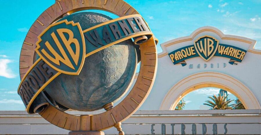 Madrid: Parque Warner Ticket and Roundtrip Transportation - Exploring the Themed Areas in Detail