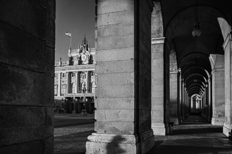 Madrid: Private Walking Tour & Photo Shoot - What You Visit and What to Expect