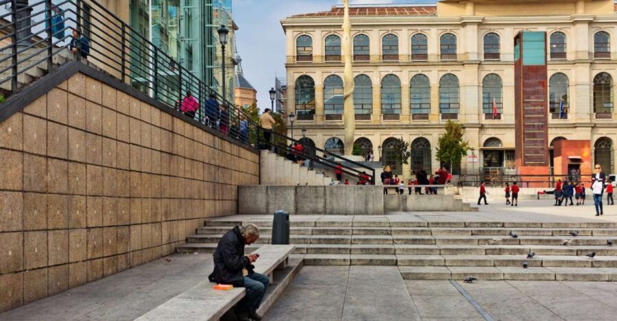 Madrid: Reina Sofia Museum Private Tour with Skip-the-Line - Contextualizing the Art