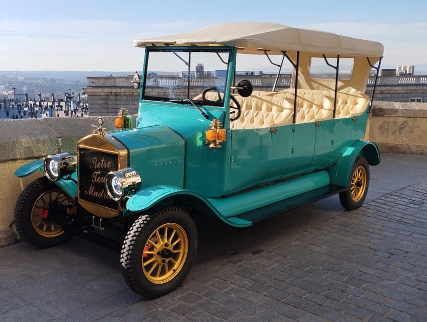 Madrid Retro Tour 120 min, old town, modern Madrid + surprise destination - Who Should Consider This Tour