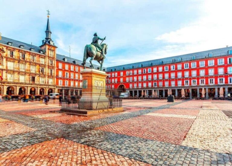 Madrid Walking Tour: Sol, Plaza Mayor,Royal Palace, Gran Via - Exploring Plaza Mayor