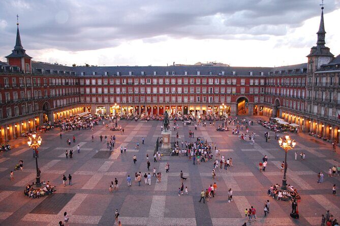 Madrids History, Bites & Sips  An Intimate Tour Since 2018 - The Guide and Group Experience