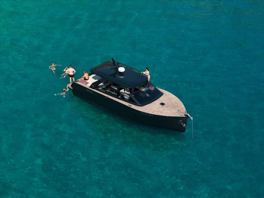 Makarska: 4 Island Yacht Tour to Town Hvar & Pakleni Islands