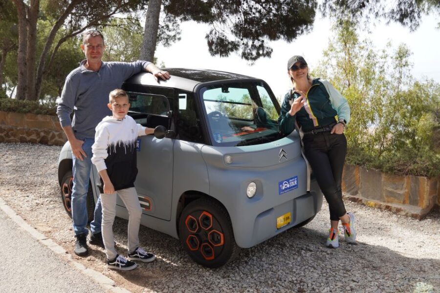 Malaga: Electric Car City Tour and visit Gibralfaro Castle - Exploring the Highlights in Detail