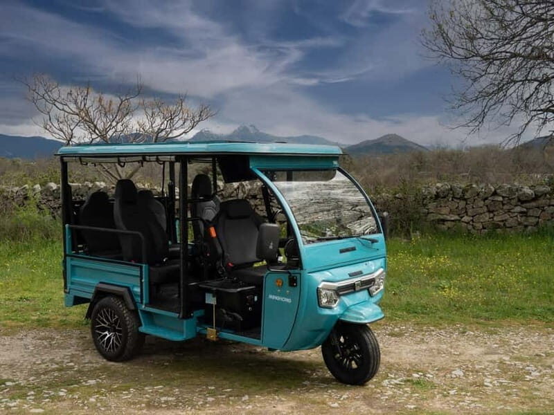 Malaga: Tour in a comfortable, modern, eco-friendly, and socially conscious electric tuk tuk. - What to Expect at Each Stop