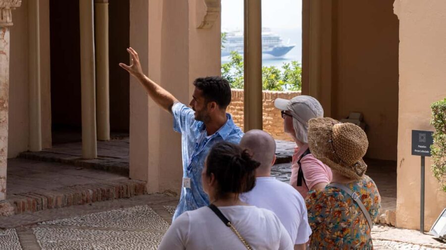 Malaga Walking Tour, Roman Theater, and Alcazaba: Private Tour with Tickets - Roman Theater and Alcazaba: The Must-See Monuments