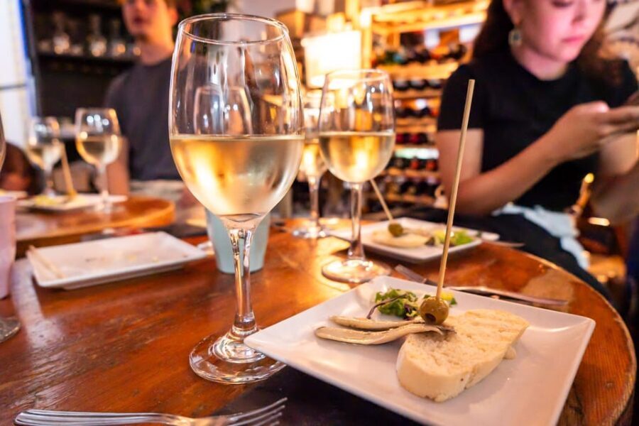 Malaga: Wine and Tapas Tour with Tastings and Drinks - The Itinerary Breakdown
