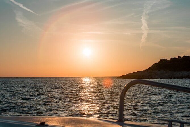 Medulin: Private Sunset Boat Cruise with Wine Tasting