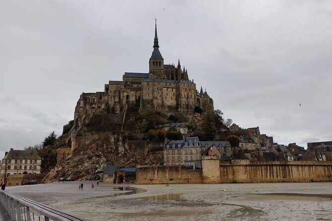 Mont Saint Michel Private VIP Tour with Champagne from Paris - Why You Should Consider This Tour