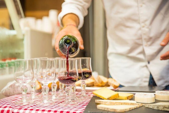 Montmartre French Bistrot Style Food & Wine Tasting Tour - Exploring Montmartre with a Focus on Food and Wine