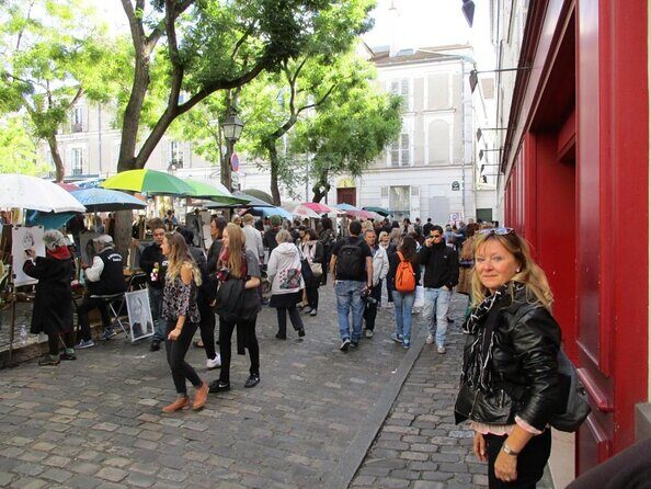 Montmartre guided walking tour with local guide in small group - Meeting Point: Carrousel de Montmartre