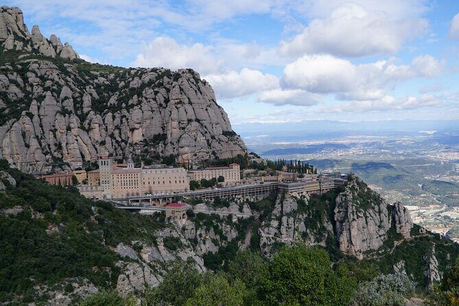 Montserrat Day Trip with Lunch and Wine Tasting from Barcelona - The Details of the Montserrat Day Trip