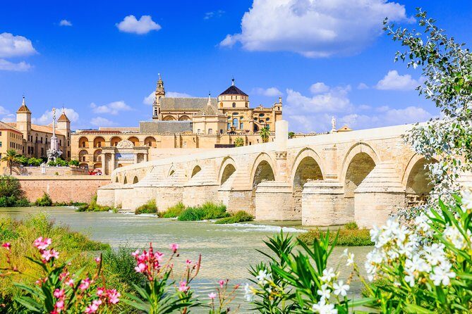 Mosque-Cathedral, Alcazar & Jewish Quarter with Tickets - Walking Through La Judería: The Jewish Quarter