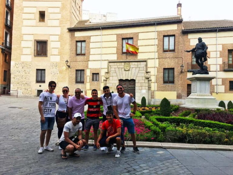 Mysteries & Tapas Tour in Madrid + Trendy Bar - Who Should Consider This Tour?