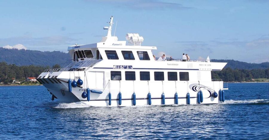 O Grove: Boat Tour at the Arousa estuary with mussel tasting - A Closer Look at the Arousa Estuary Boat Tour