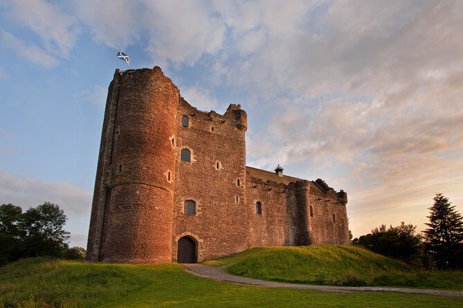 Outlander Adventure Day Tour from Glasgow Including Admissions - What Sets This Tour Apart