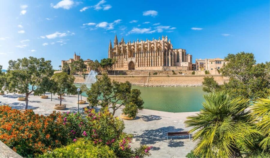Palma de Mallorca: Small-Group Walking Tour - Exploring Palma in 2.5 Hours: What You Can Expect