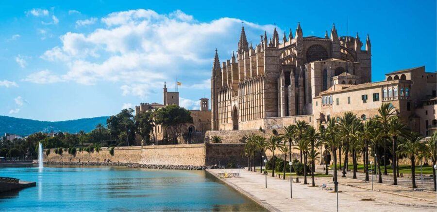 Palma de Mallorca: Walking Tour and Cathedral with Pastry - Who Is This Tour Best Suited For?