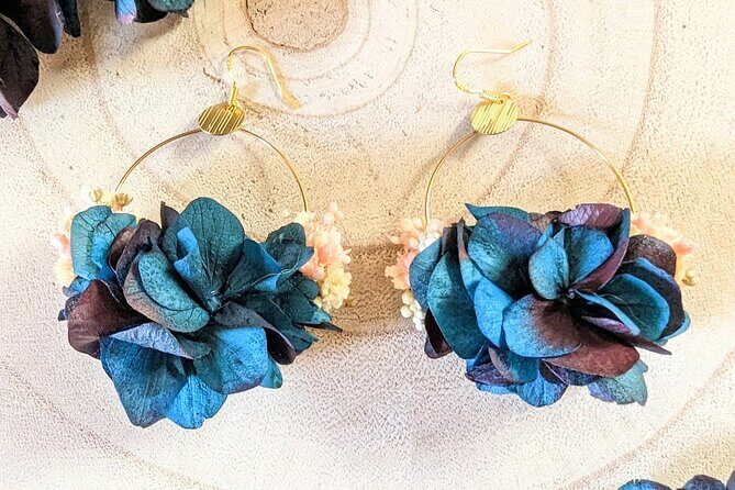 Paris 1e: Floral Earrings Workshop - The Experience in Detail