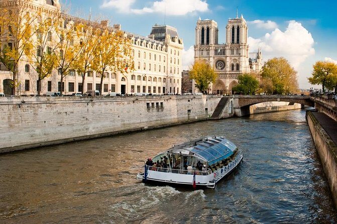 Paris City Tour by Coach with Sightseeing Seine River Cruise - The Seine River Cruise: A Relaxing Water Perspective