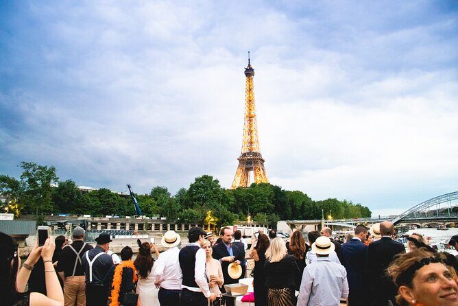Paris Gourmet Dinner Seine River Cruise with Singer and DJ Set - FAQ
