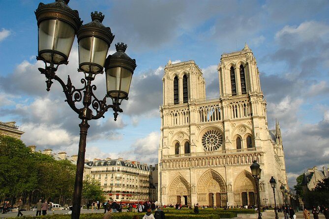 Paris Half-Day City Tour with a Private Driver - FAQ