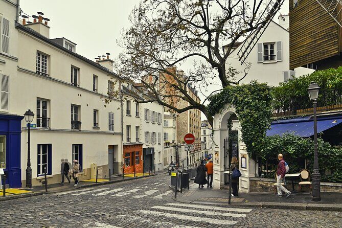 Paris: Montmartre & Sacré Coeur Private Walking Tour - Who Will Benefit Most?