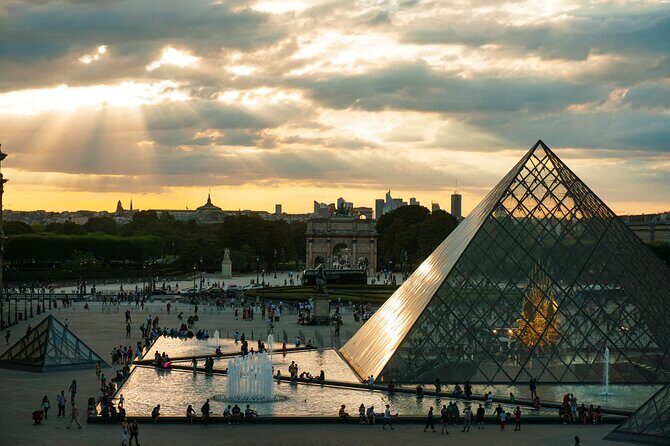 Paris Orientation Tour in Small Group with an Expert Driver - Analyzing the Value