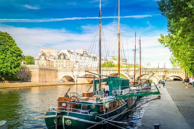 Paris Scavenger Hunt and Highlights Self-Guided Tour - Who Should Consider This Tour?
