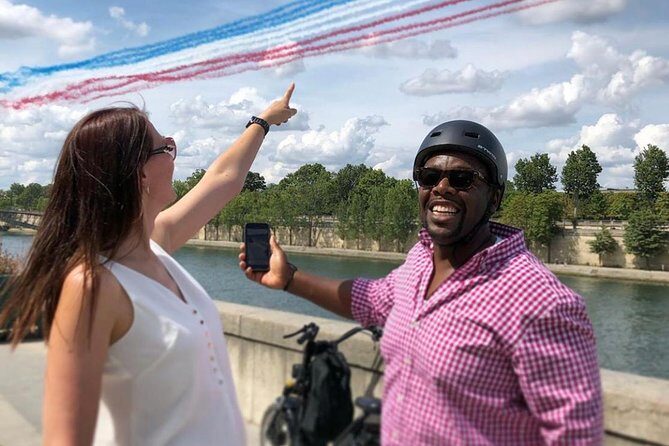 Paris Sightseeing Family Friendly Guided Electric Bike Tour - In-Depth Breakdown of the Itinerary