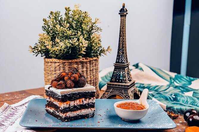 Paris Street Food Crawl (2 Hours Guided Food Tasting Experience) - Who Should Book This Tour?
