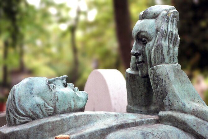 Pere Lachaise Cemetery Private Walking Tour - An In-Depth Look at the Pere Lachaise Private Walking Tour