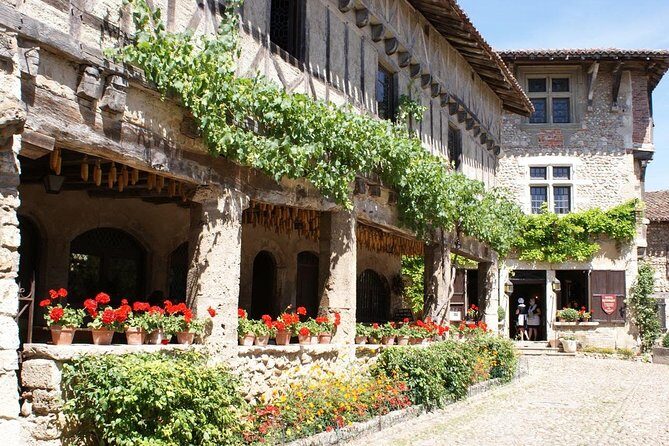 Pérouges & Annecy Private Day Trip with Food Tasting from Lyon - What Makes This Tour Stand Out