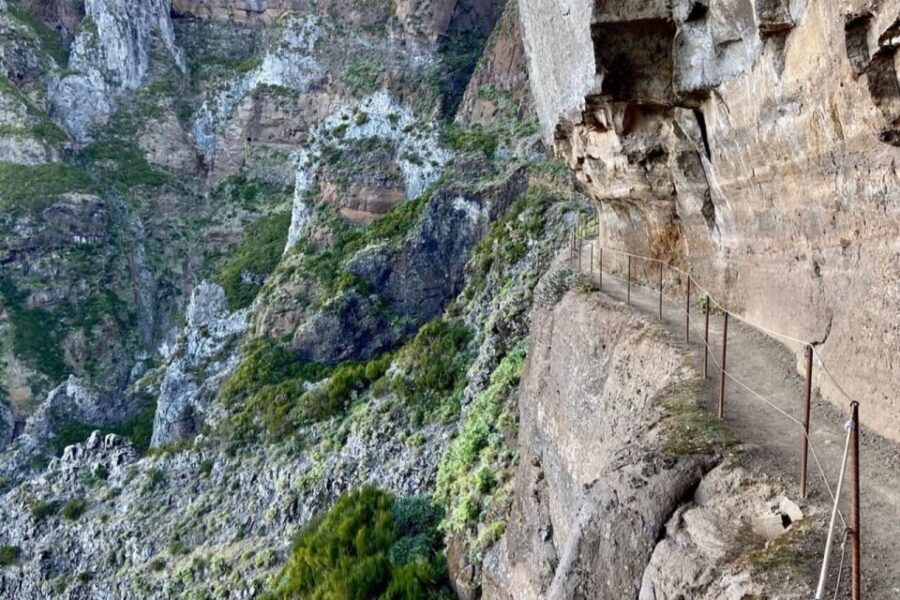 Pico Do Arieiro Pico Ruivo Sunrise or Morning Hike Transfers - Exploring Madeira’s Mountains: A Detailed Look