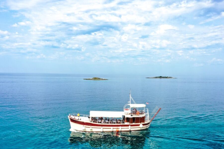Pore: Panoramic Morning Cruise Among 20 Islands with Drinks