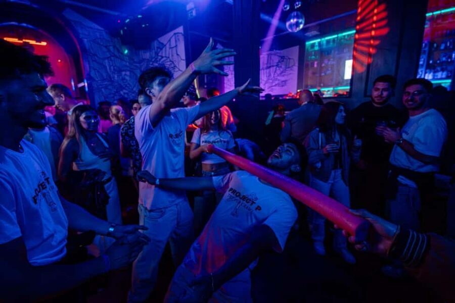 Porto: Crazy Pub Crawl with 8 Drinks, Free Shots, Games +VIP - Why This Pub Crawl Is a Great Choice for Travelers