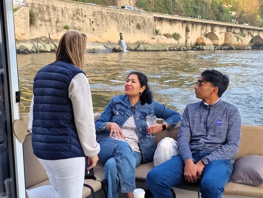Porto: Private 6 Bridges Tour, welcome drink & sunset option - Detailed Breakdown of the Itinerary