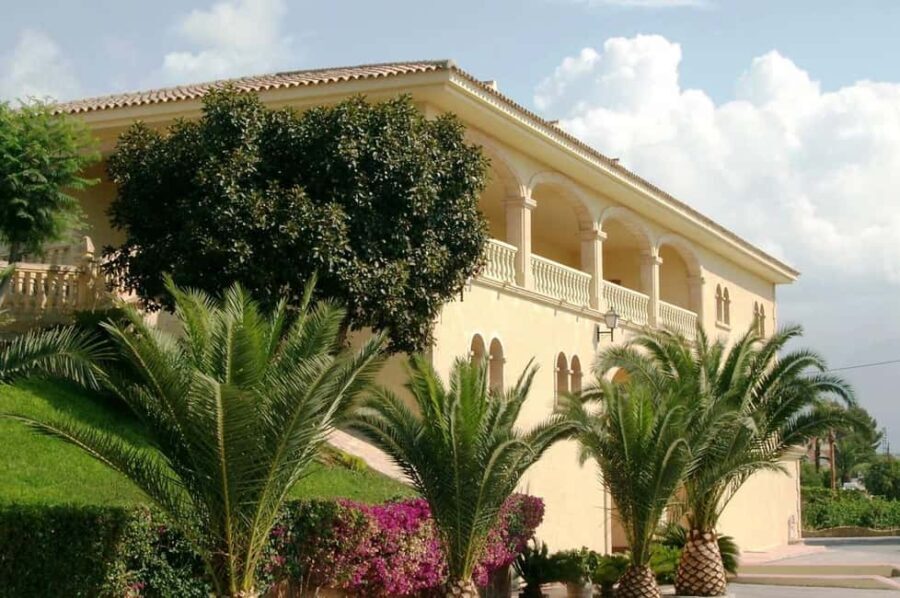 Premium Winery with 7 Tastings & Castle from Alicante and Benidorm - Final Thoughts