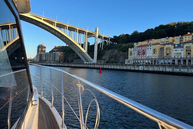 Premium Yacht Tour on the Douro - An In-Depth Look at the Douro Yacht Tour