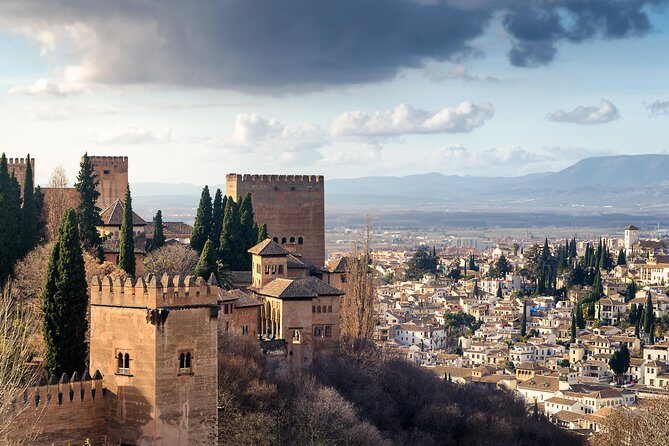 Private 3-hour Alhambra tour with tickets - Detailed Breakdown of the Itinerary