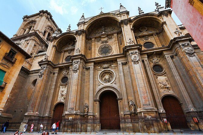 Private 3-hour Walking Tour Granada (incl. tickets to Cathedral & Royal Chapel) - Practical Considerations