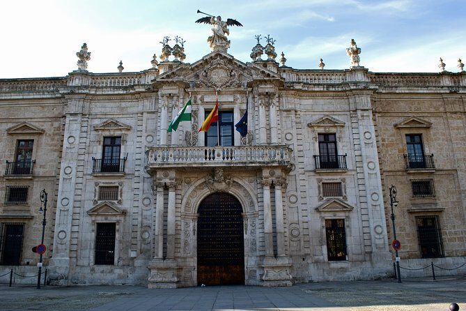 Private 4-hour Walking Tour of Sevilla with official tour guide - Who Should Consider This Tour?