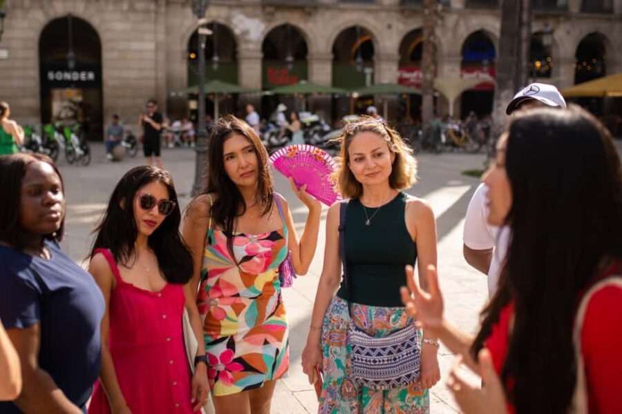 PRIVATE Barcelona Walking Tour: Old Town & 10+ Hidden Gems - Exploring Iconic Landmarks and Hidden Corners