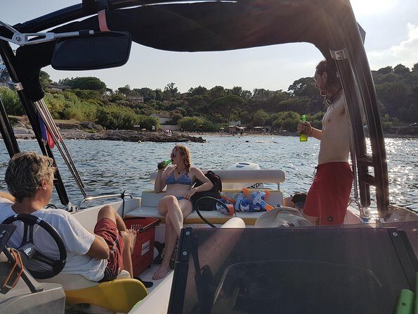 Private Boat Charter in the Bay of St Tropez - An In-Depth Look at the Private Boat Charter Experience