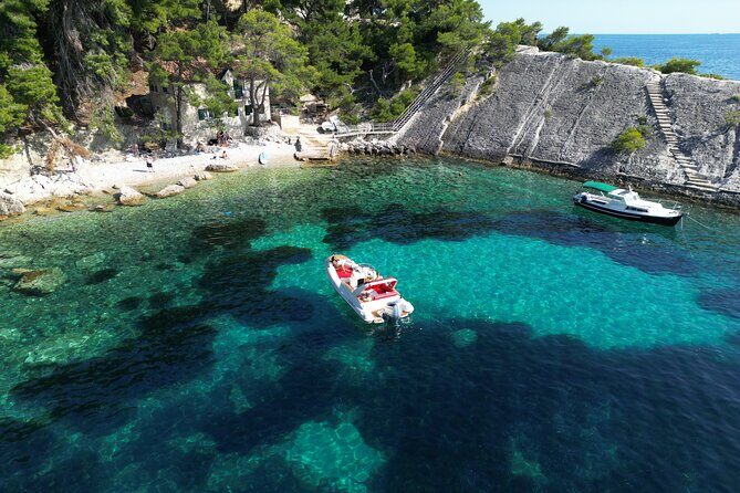 Private boat tour of Red rocks & Pakleni islands - Why Travelers Love This Tour