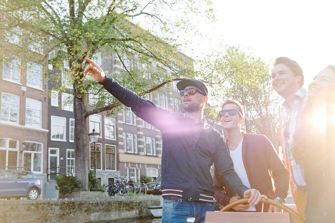 Private Boat Tours Amsterdam & welcome drink Amsterdam canals - A Closer Look at the Tour