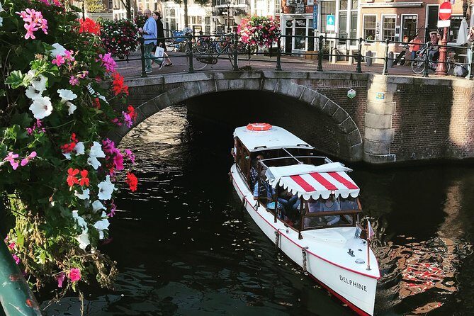 Private canal cruise on small historic boat - What Makes This Tour Stand Out?