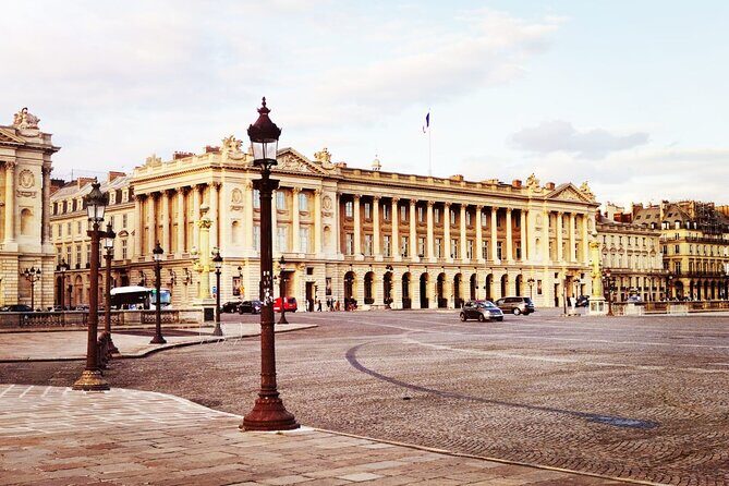 Private car with a driver in Paris 4-6 persons - What You Can Expect in Practice