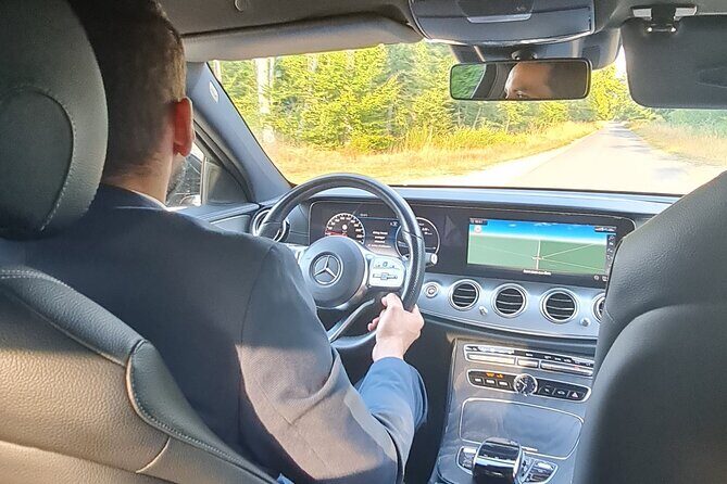 Private Chauffeured Transfer between CDG Airport and Paris - What You Can Expect from Your Transfer Experience