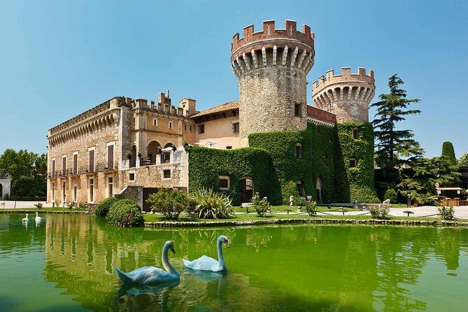 Private Dalís World Wine and Cava Tour with Hotel pick-up from Barcelona - Exploring the Day Step-by-Step